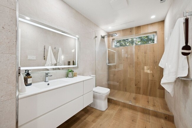 Building Photo - Elegant Chevy Chase Cul-de-Sac Home with Spacious Layout!