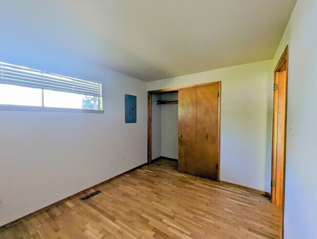 Building Photo - 3Bd/1.5Ba Kenmore House