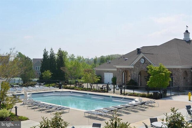 Building Photo - 1914 Cavalier Ln