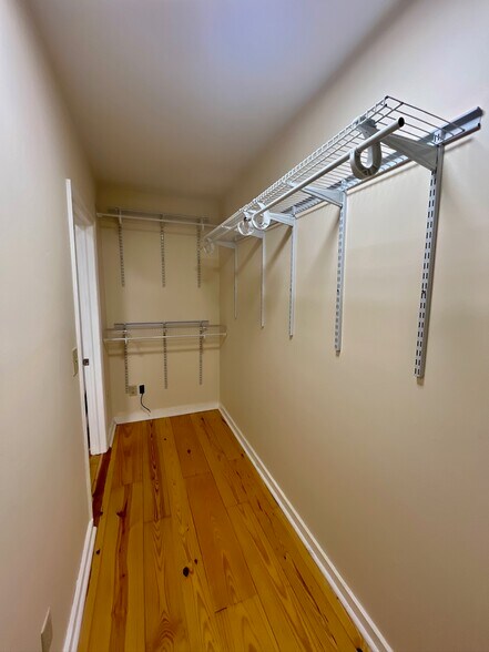 Building Photo - 289 White Bridge Rd