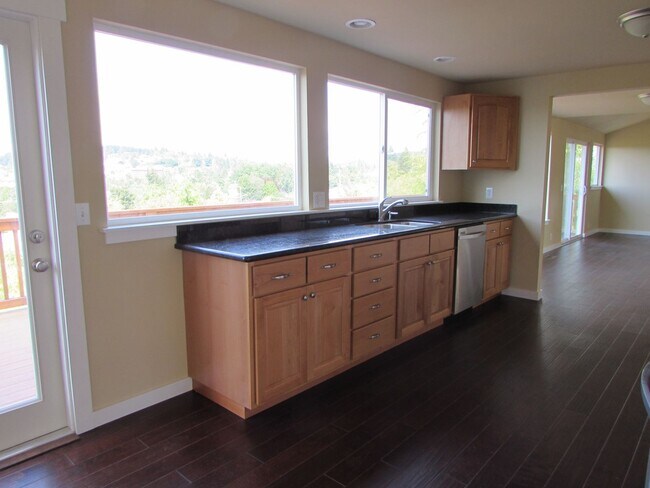 Building Photo - Large 4 Bedroom Edgemoor Home w/ Mother-in-law Suite