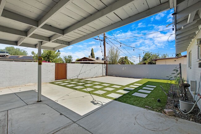 Building Photo - 4 Bedroom Home in Heart of Tempe!