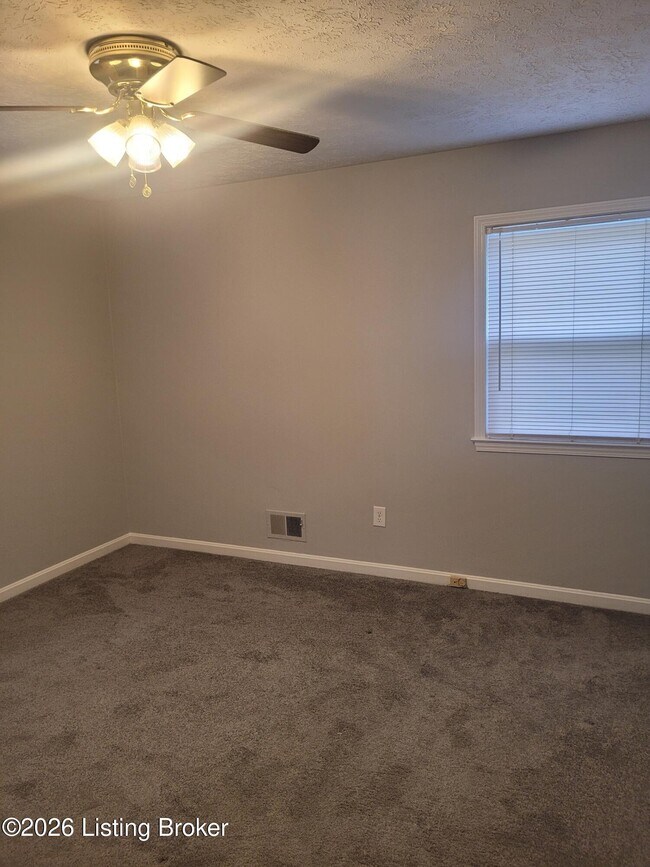 Building Photo - 304 S Evergreen Rd