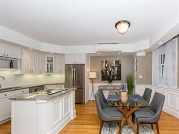 Building Photo - 137 Marlborough St