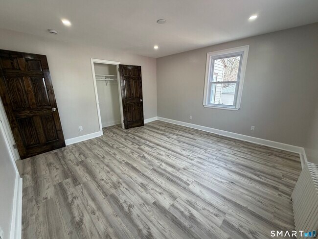 Building Photo - 62 Lincoln Ave