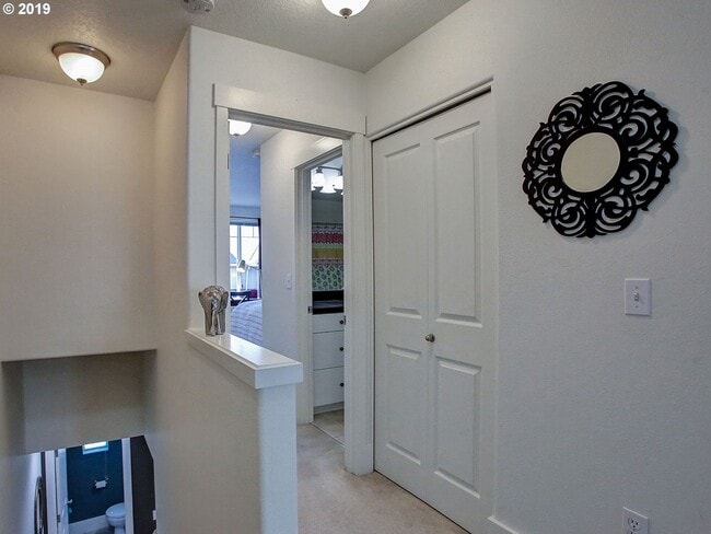 Building Photo - 2 Bedroom 2.5 Bathroom with 2 Tandem Car garage ~ Convenient Cedar Mill Location Near St. Vincent...