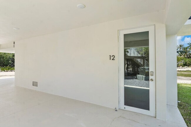 Building Photo - 99 Seaside Ave