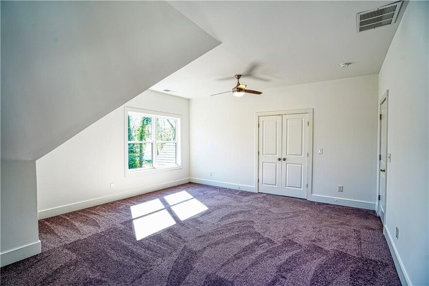 Building Photo - 1119 Victory Dr SW