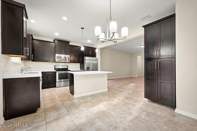 Building Photo - 215 Richmond Dr