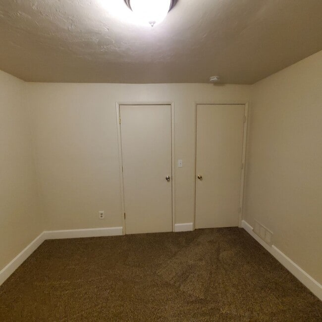 Building Photo - 30th Place Duplex