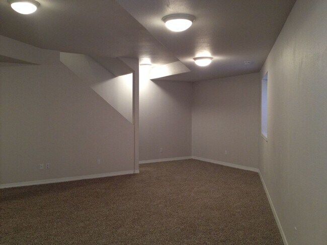 Building Photo - 5 Bd Ranch Home in School D-20