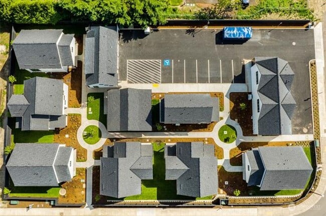 Building Photo - The Green at Felida Park Stunning Home