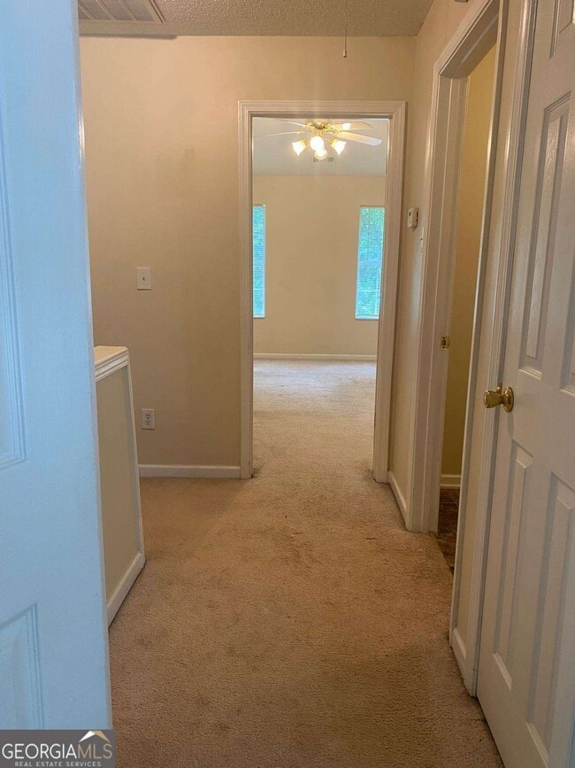 Building Photo - 2858 Parkway Close