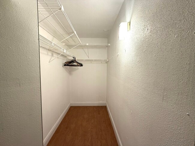 Building Photo - 569 Monaco Way