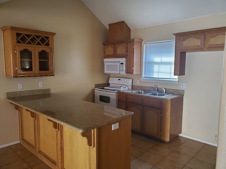 Building Photo - 2501 Toledo Ave