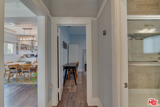Building Photo - 1304 W 55th St