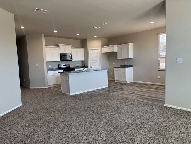 Building Photo - 6211 Globe Life Ct