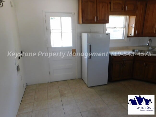 Building Photo - 2 Bedroom/1 Bath/ 1 Car Garage House on Corner Lot - $1,125/$1,125
