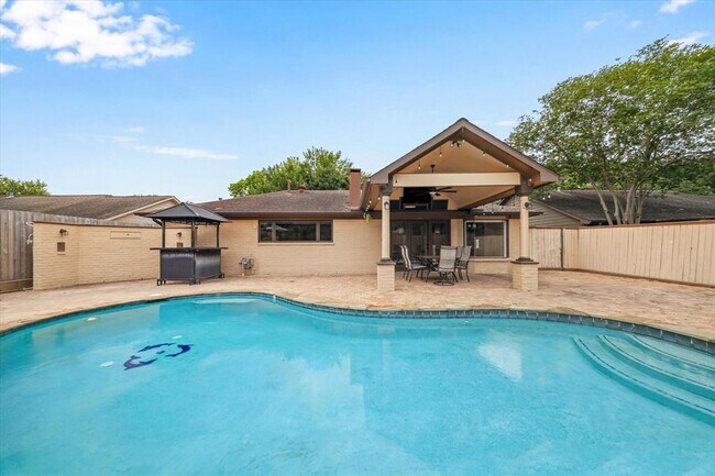 Building Photo - 1818 Arcadia Dr