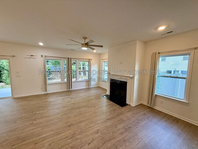 Building Photo - 1516 Addison Lk St