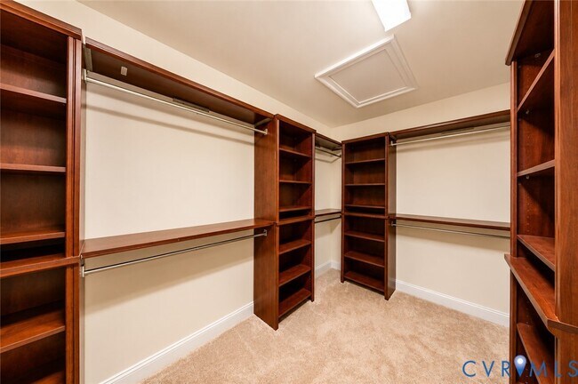 Building Photo - 5421 Hickory Ann Dr