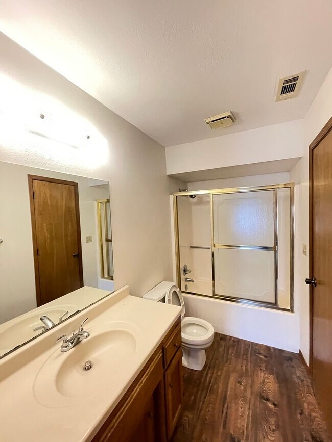 Building Photo - 512 N 37th St