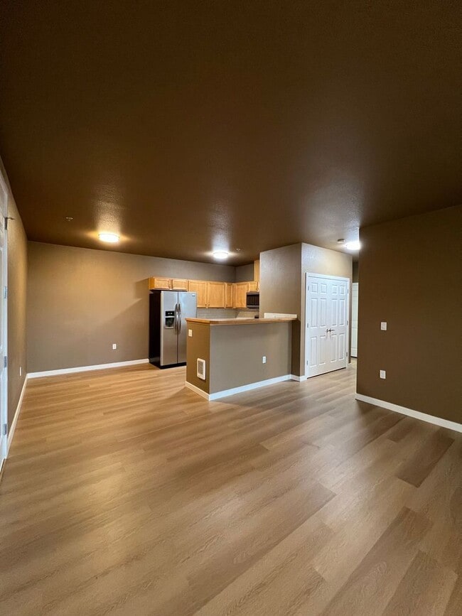 Building Photo - Beautiful Waterford Crossing 2 bedroom Con...