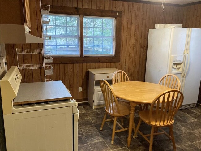 Building Photo - 412 Rabun Rd