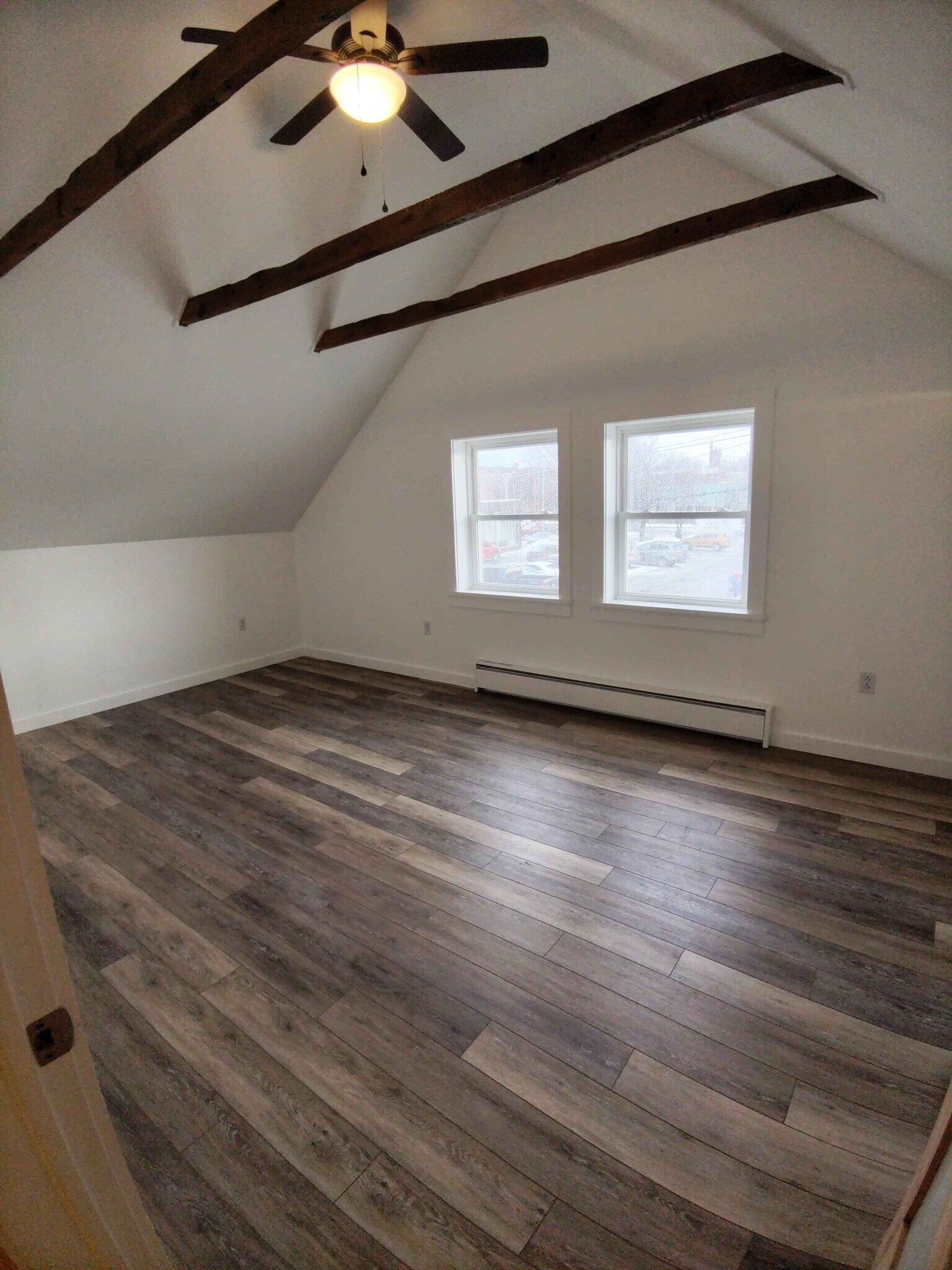 Style G1: 2 bedrooms / 1 bath, historic renovation, exposed beams and vaulted ceilings - 21 Depot St