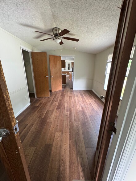 Building Photo - 33 Mazy Ln