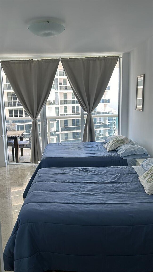 Building Photo - 1830 S Ocean Dr