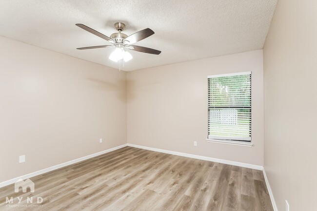 Building Photo - 398 Willow Green Dr