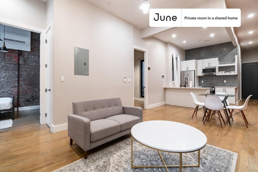 Building Photo - Room in Shared 6 bed/6.5 bath home