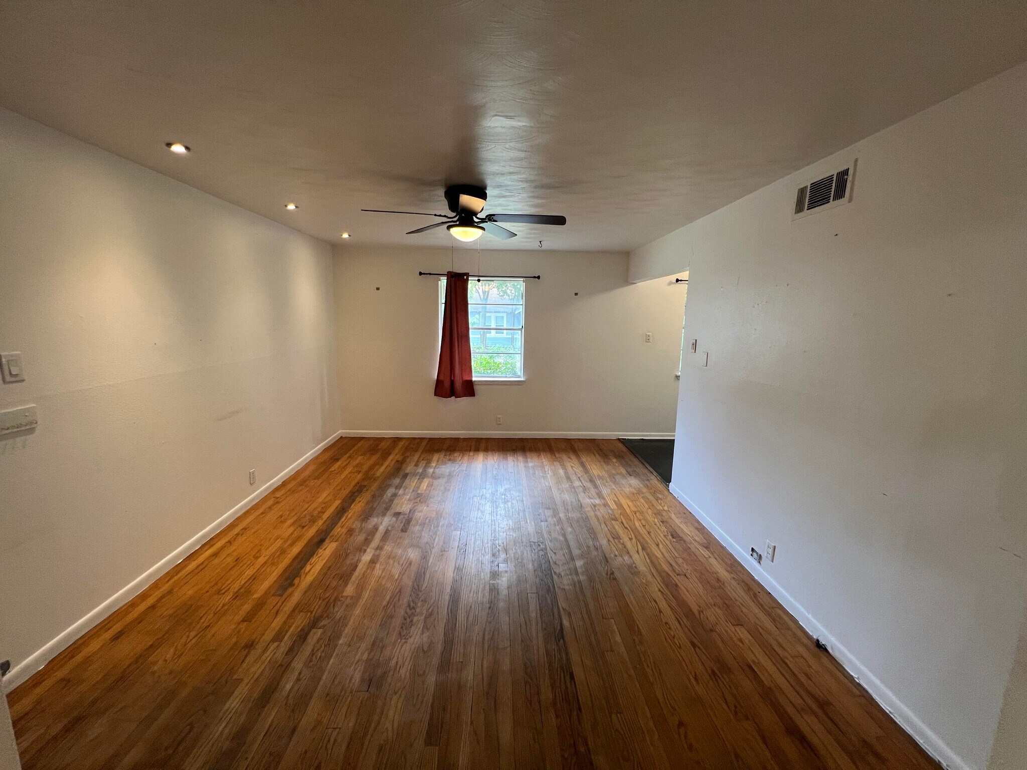 Building Photo - 5459 Melrose Ave