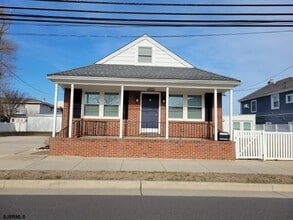 Building Photo - 303 N Washington Ave