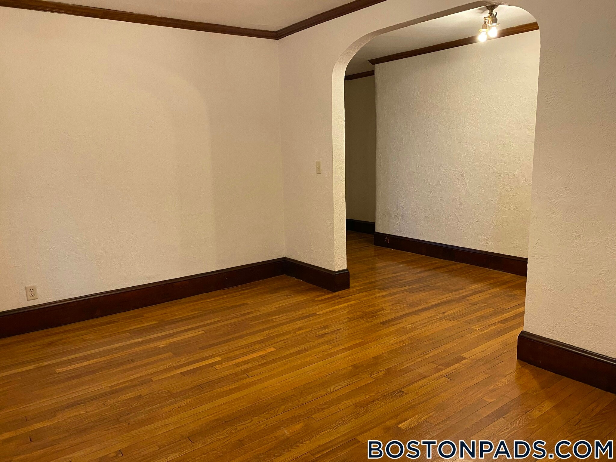 Building Photo - 16 Lakeville Rd