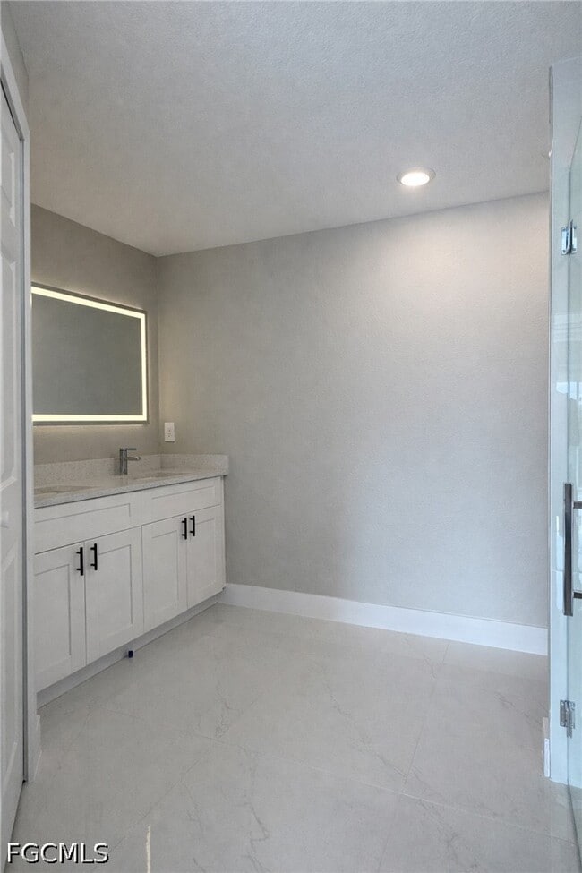 Building Photo - 111 NW 19th Pl