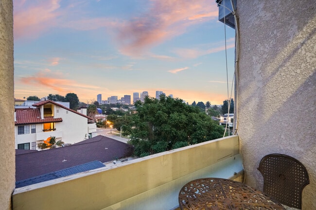 Building Photo - 10627 Ashton Ave