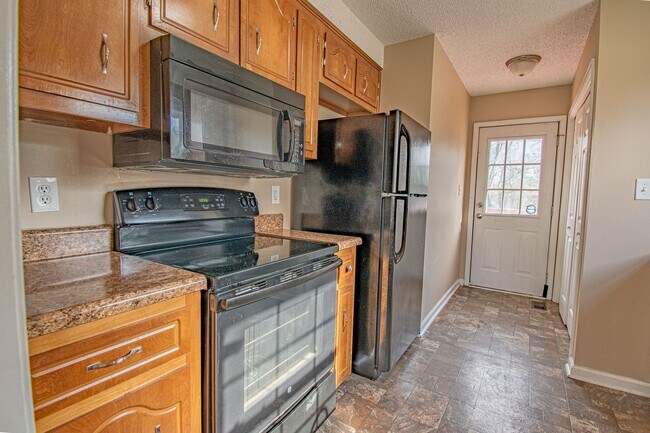 Building Photo - 181 Monarch Ln