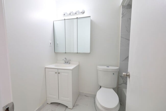 Building Photo - ??? RECENTLY UPDATED, 2 BEDROOMS AND 3 BAT...