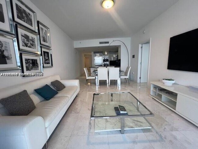 Building Photo - 17121 Collins Ave