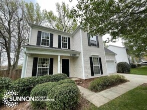 Building Photo - 4 Bed 2.5 Bath House with Great Yard