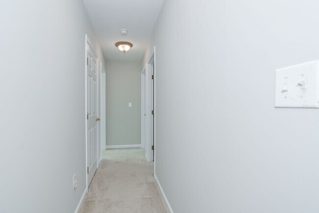 Building Photo - 317 Hogan Way