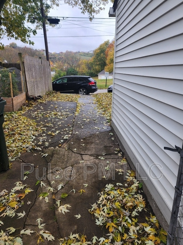 Building Photo - 1539 St Clair St