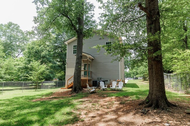 Building Photo - PRE LEASING!! AVAILABLE AUGUST 15TH 2025!!...