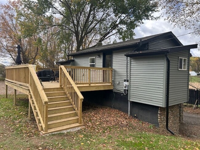 Building Photo - 2 bedroom 1 bath single family home