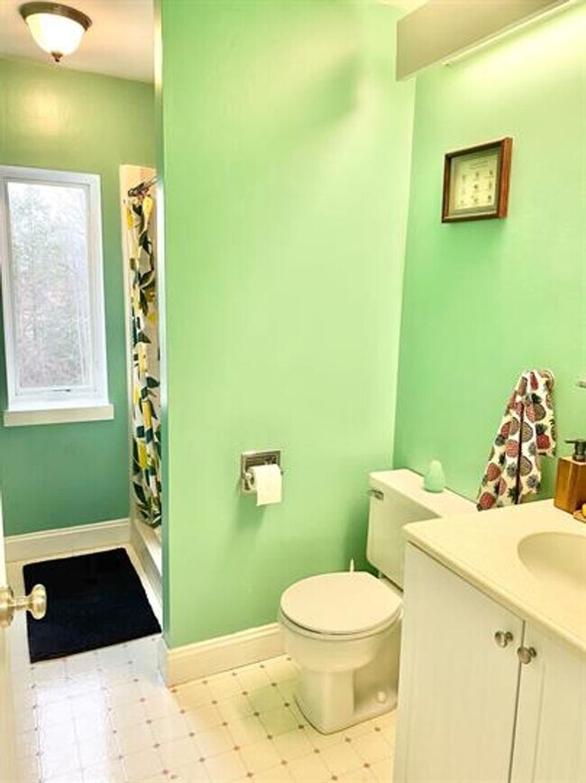 Building Photo - 2 Bedroom Condo South End of Burlington