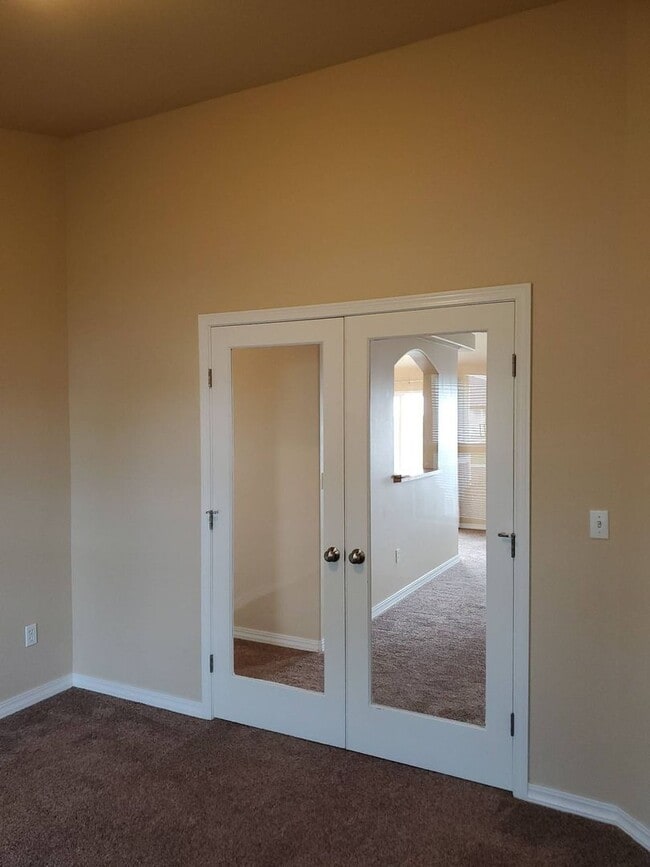 Building Photo - July & August Rent FREE - Central Heat & Air/ Garage/ Bonus Room