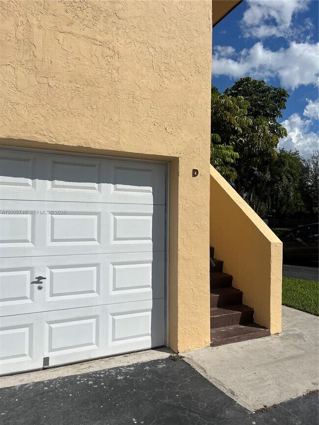 Building Photo - 6661 SW 137th Ct