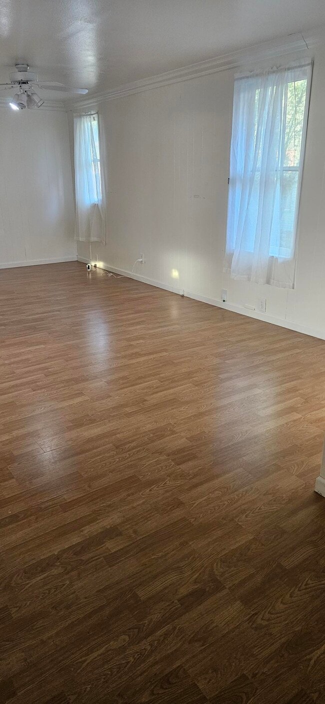 Building Photo - 609 E Main St